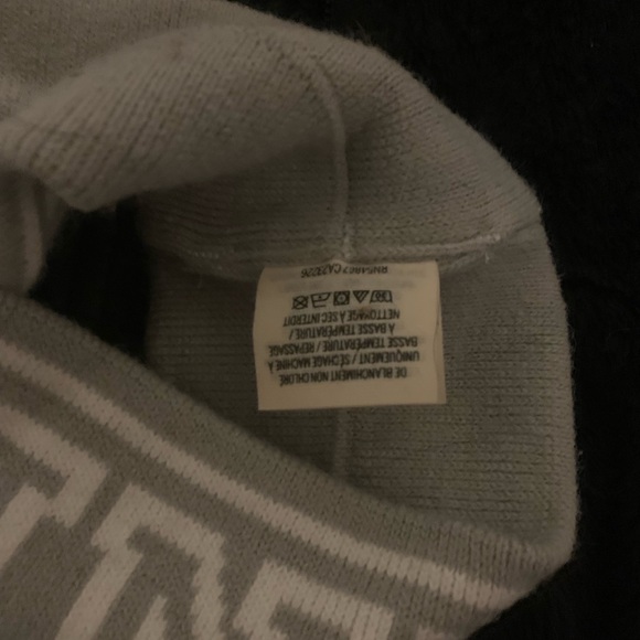 PINK VICTORIA’s secret head wrap warmer - Picture 2 of 4